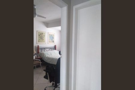 Quarto de casa de condomínio à venda com 2 quartos, 90m² em Sapê, Niterói