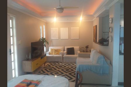 Sala  de casa de condomínio à venda com 2 quartos, 90m² em Sapê, Niterói