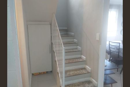 Escada de casa de condomínio à venda com 2 quartos, 90m² em Sapê, Niterói