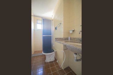 Banheiro de apartamento para alugar com 2 quartos, 72m² em Colubandê, São Gonçalo