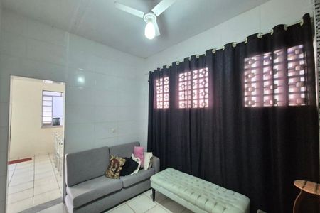 Casa para alugar com 150m², 3 quartos e 2 vagasSala