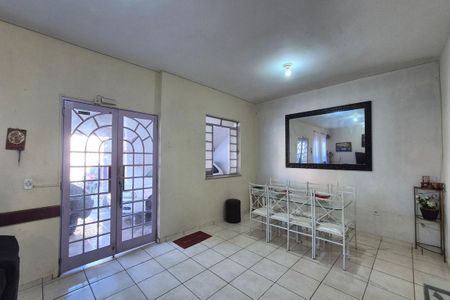 Casa para alugar com 150m², 3 quartos e 2 vagasSala