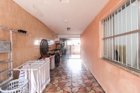 Casa à venda com 137m², 2 quartos e 2 vagas Casa à venda com 137m², 2 quartos e 2 vagasEntrada