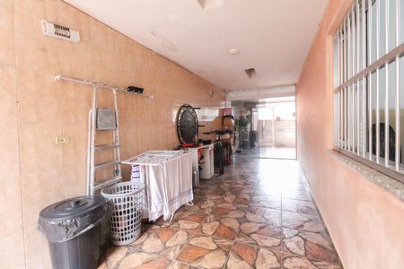 Casa à venda com 137m², 2 quartos e 2 vagas Casa à venda com 137m², 2 quartos e 2 vagasEntrada