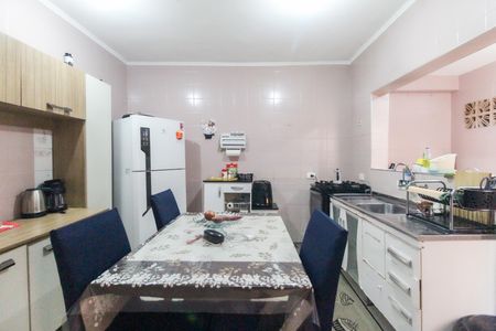 Casa à venda com 137m², 2 quartos e 2 vagas Casa à venda com 137m², 2 quartos e 2 vagasCozinha