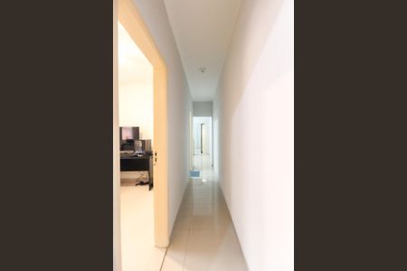 Casa à venda com 137m², 2 quartos e 2 vagas Casa à venda com 137m², 2 quartos e 2 vagasCorredor