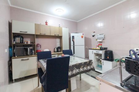 Casa à venda com 137m², 2 quartos e 2 vagas Casa à venda com 137m², 2 quartos e 2 vagasCozinha
