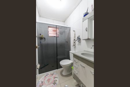 Casa à venda com 137m², 2 quartos e 2 vagas Casa à venda com 137m², 2 quartos e 2 vagasBanheiro social