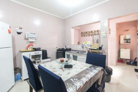 Casa à venda com 137m², 2 quartos e 2 vagas Casa à venda com 137m², 2 quartos e 2 vagasCozinha