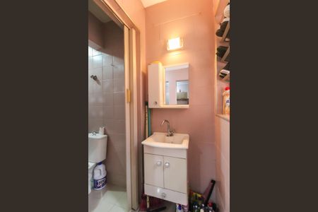 Casa à venda com 137m², 2 quartos e 2 vagas Casa à venda com 137m², 2 quartos e 2 vagasBanheiro de serviço