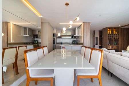 Apartamento à venda com 112m², 3 quartos e 2 vagas Apartamento à venda com 112m², 3 quartos e 2 vagasSala de jantar