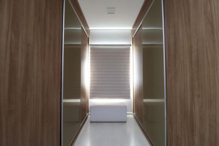 Casa de condomínio para alugar com 485m², 4 quartos e 2 vagasQuarto 2 - Suíte - Closet