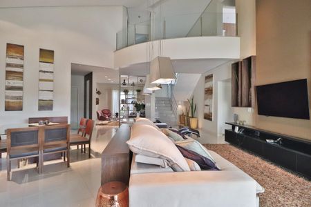 Sala de casa de condomínio para alugar com 4 quartos, 485m² em Aclimação, Uberlândia