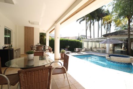 Casa de condomínio para alugar com 485m², 4 quartos e 2 vagasVaranda