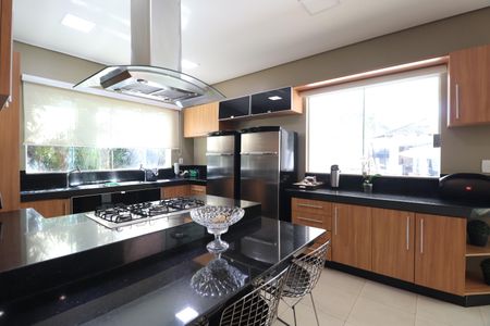 Casa de condomínio para alugar com 485m², 4 quartos e 2 vagasCozinha