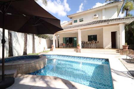 Casa de condomínio para alugar com 485m², 4 quartos e 2 vagasPiscina