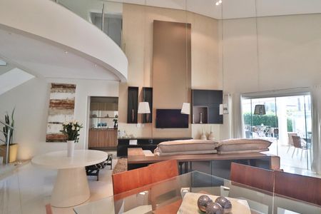 Sala de casa de condomínio para alugar com 4 quartos, 485m² em Aclimação, Uberlândia