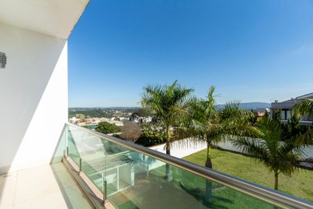 Casa de condomínio para alugar com 950m², 4 quartos e 6 vagas Casa de condomínio para alugar com 950m², 4 quartos e 6 vagasVaranda Suíte 4