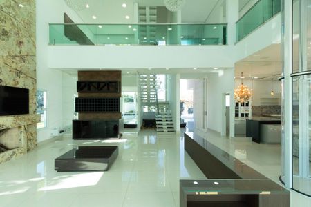 Casa de condomínio para alugar com 950m², 4 quartos e 6 vagas Casa de condomínio para alugar com 950m², 4 quartos e 6 vagasSala