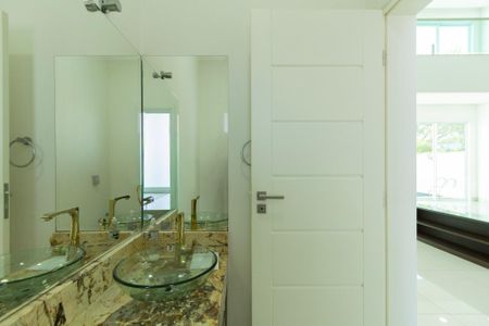 Casa de condomínio para alugar com 950m², 4 quartos e 6 vagas Casa de condomínio para alugar com 950m², 4 quartos e 6 vagasLavabo
