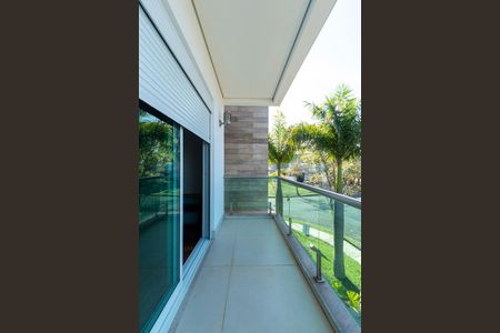Casa de condomínio para alugar com 950m², 4 quartos e 6 vagas Casa de condomínio para alugar com 950m², 4 quartos e 6 vagasVaranda Suíte 1