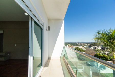 Casa de condomínio para alugar com 950m², 4 quartos e 6 vagas Casa de condomínio para alugar com 950m², 4 quartos e 6 vagasVaranda Suíte 4