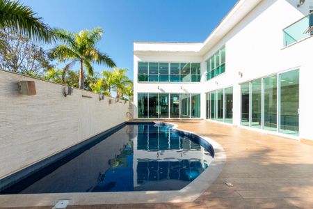 Casa de condomínio para alugar com 950m², 4 quartos e 6 vagas Casa de condomínio para alugar com 950m², 4 quartos e 6 vagasPiscina