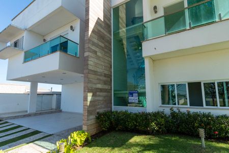 Casa de condomínio para alugar com 950m², 4 quartos e 6 vagas Casa de condomínio para alugar com 950m², 4 quartos e 6 vagasFachada