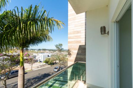 Casa de condomínio para alugar com 950m², 4 quartos e 6 vagas Casa de condomínio para alugar com 950m², 4 quartos e 6 vagasVaranda Sala tv