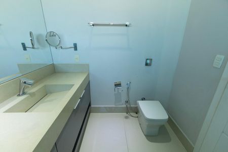 Casa de condomínio para alugar com 950m², 4 quartos e 6 vagas Casa de condomínio para alugar com 950m², 4 quartos e 6 vagasBanheiro Suíte 1