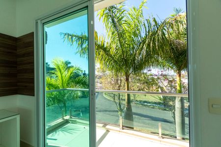 Casa de condomínio para alugar com 950m², 4 quartos e 6 vagas Casa de condomínio para alugar com 950m², 4 quartos e 6 vagasSala tv