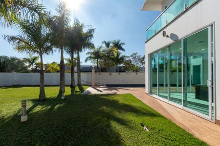Casa de condomínio para alugar com 950m², 4 quartos e 6 vagas Casa de condomínio para alugar com 950m², 4 quartos e 6 vagasQuintal
