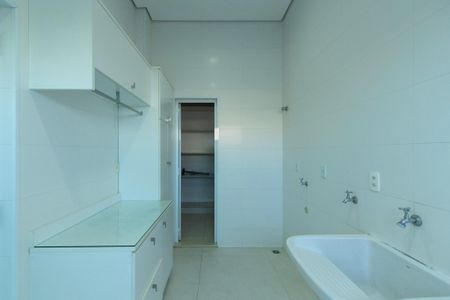 Casa de condomínio para alugar com 950m², 4 quartos e 6 vagas Casa de condomínio para alugar com 950m², 4 quartos e 6 vagasÁrea de Serviço