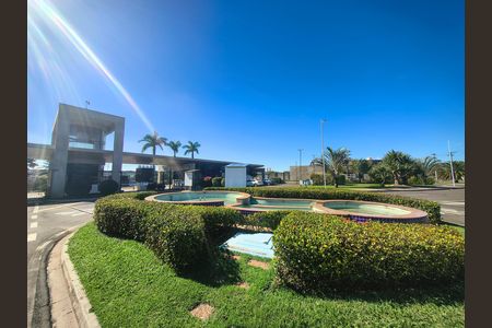 Casa de condomínio para alugar com 950m², 4 quartos e 6 vagas Casa de condomínio para alugar com 950m², 4 quartos e 6 vagasFachada
