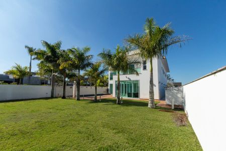 Casa de condomínio para alugar com 950m², 4 quartos e 6 vagas Casa de condomínio para alugar com 950m², 4 quartos e 6 vagasQuintal