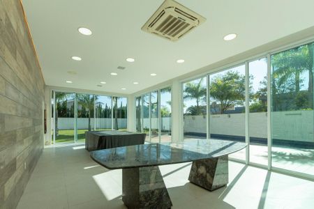 Casa de condomínio para alugar com 950m², 4 quartos e 6 vagas Casa de condomínio para alugar com 950m², 4 quartos e 6 vagasÁrea gourmet