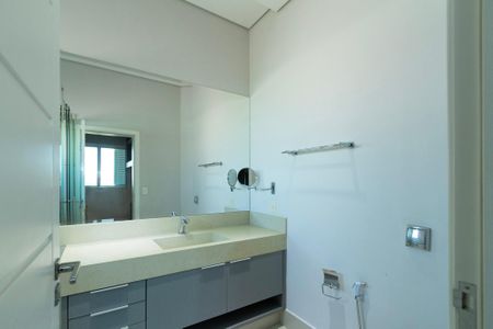 Casa de condomínio para alugar com 950m², 4 quartos e 6 vagas Casa de condomínio para alugar com 950m², 4 quartos e 6 vagasBanheiro Suíte 1