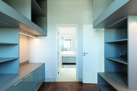 Casa de condomínio para alugar com 950m², 4 quartos e 6 vagas Casa de condomínio para alugar com 950m², 4 quartos e 6 vagasCloset Suíte 1