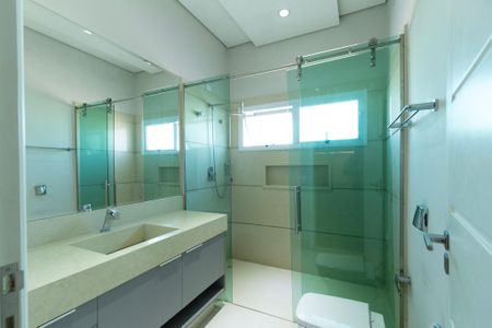 Casa de condomínio para alugar com 950m², 4 quartos e 6 vagas Casa de condomínio para alugar com 950m², 4 quartos e 6 vagasBanheiro Suíte 2