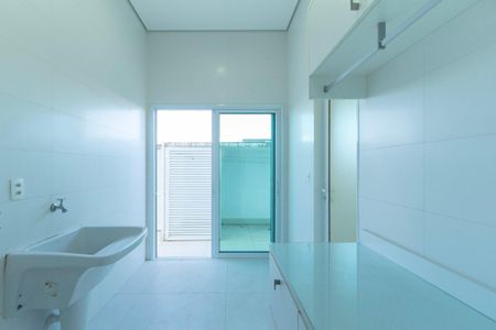 Casa de condomínio para alugar com 950m², 4 quartos e 6 vagas Casa de condomínio para alugar com 950m², 4 quartos e 6 vagasÁrea de Serviço