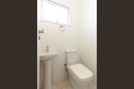 Casa de condomínio para alugar com 950m², 4 quartos e 6 vagas Casa de condomínio para alugar com 950m², 4 quartos e 6 vagasBanheiro Quarto Serviço