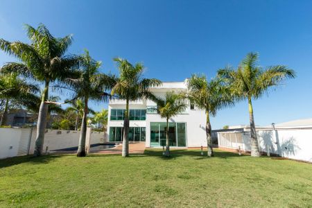 Casa de condomínio para alugar com 950m², 4 quartos e 6 vagas Casa de condomínio para alugar com 950m², 4 quartos e 6 vagasQuintal