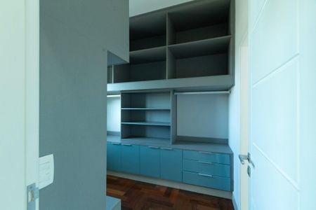 Casa de condomínio para alugar com 950m², 4 quartos e 6 vagas Casa de condomínio para alugar com 950m², 4 quartos e 6 vagasCloset Suíte 1