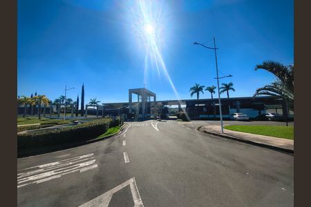 Casa de condomínio para alugar com 950m², 4 quartos e 6 vagas Casa de condomínio para alugar com 950m², 4 quartos e 6 vagasFachada