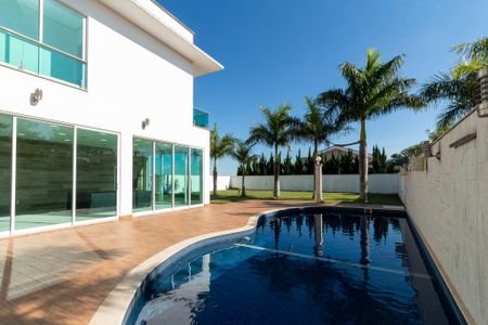 Casa de condomínio para alugar com 950m², 4 quartos e 6 vagas Casa de condomínio para alugar com 950m², 4 quartos e 6 vagasPiscina