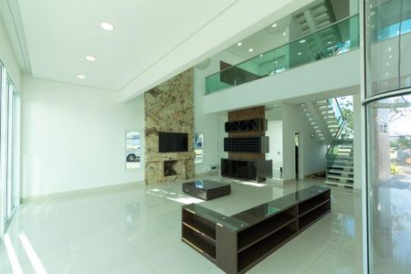 Casa de condomínio para alugar com 950m², 4 quartos e 6 vagas Casa de condomínio para alugar com 950m², 4 quartos e 6 vagasSala