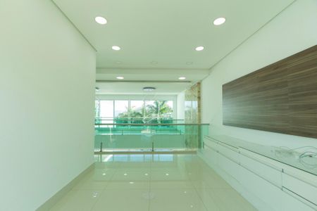Casa de condomínio para alugar com 950m², 4 quartos e 6 vagas Casa de condomínio para alugar com 950m², 4 quartos e 6 vagasSala tv