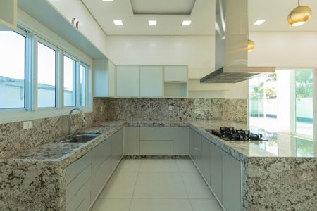 Casa de condomínio para alugar com 950m², 4 quartos e 6 vagas Casa de condomínio para alugar com 950m², 4 quartos e 6 vagasCozinha