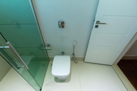 Casa de condomínio para alugar com 950m², 4 quartos e 6 vagas Casa de condomínio para alugar com 950m², 4 quartos e 6 vagasBanheiro Suíte 2