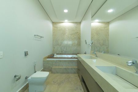 Casa de condomínio para alugar com 950m², 4 quartos e 6 vagas Casa de condomínio para alugar com 950m², 4 quartos e 6 vagasBanheiro Suíte 4